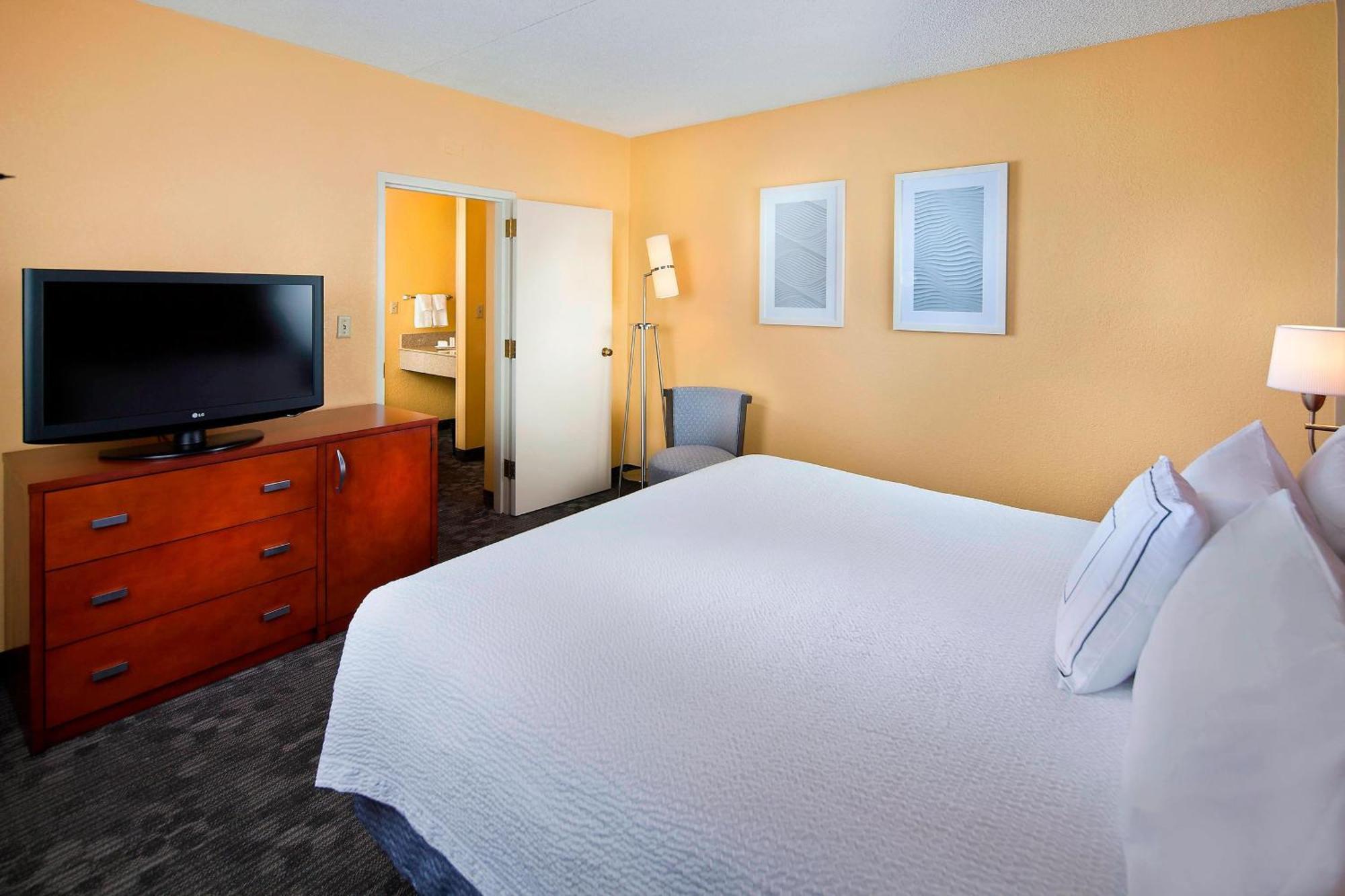 Courtyard Airport West Doral 3* Miami