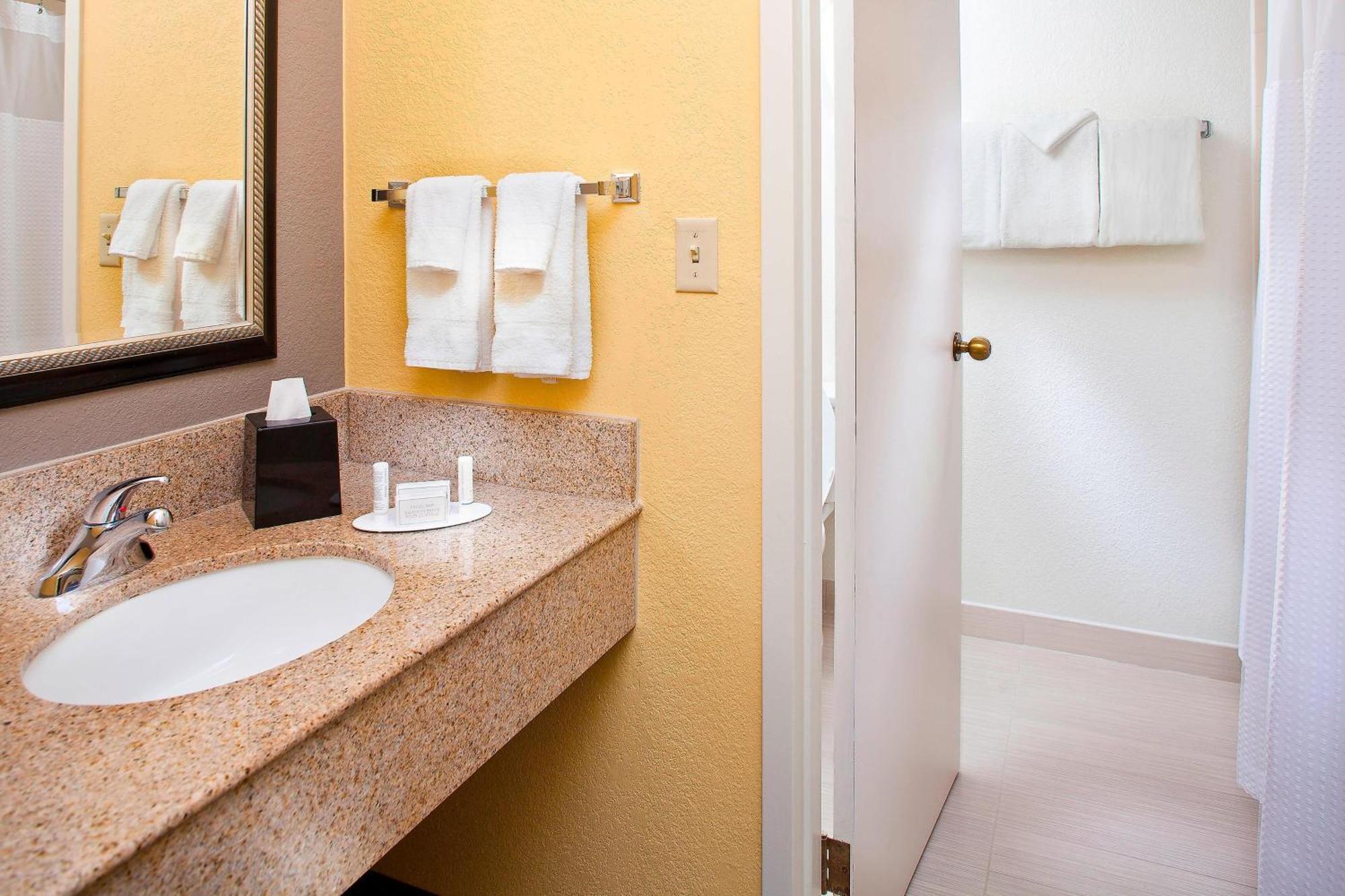 Hotel Courtyard Airport West Doral