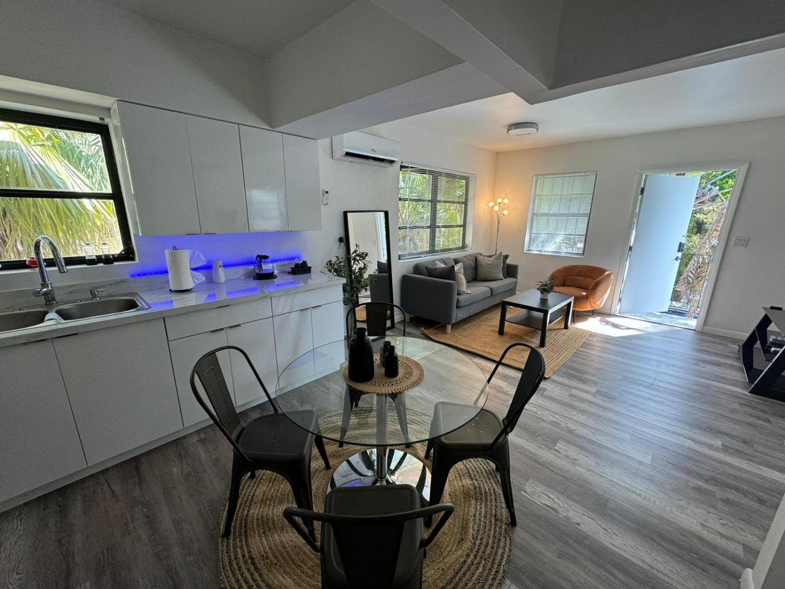 Fully Equipped With Parking Near Cocowalk Apartment Miami