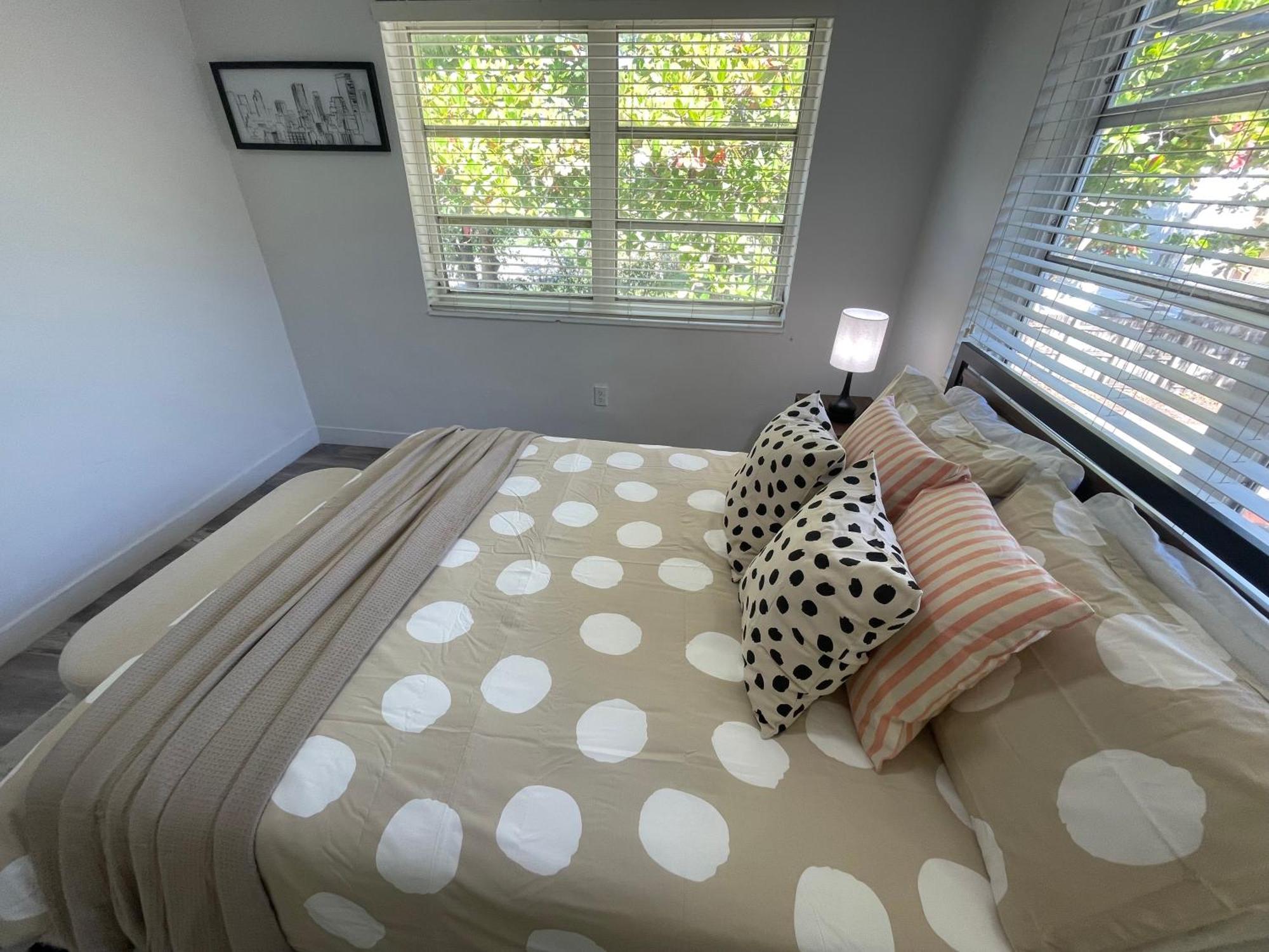 Fully Equipped With Parking Near Cocowalk Apartment