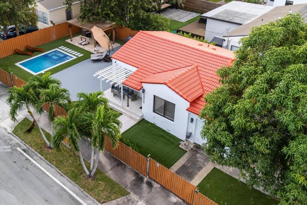 Luxury Retreat 3b ,2ba Pool , Coral Gables Center Casa de férias *