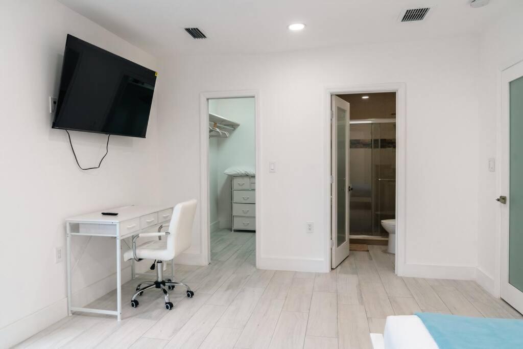 Casa de férias Luxury Retreat 3b ,2ba Pool , Coral Gables Center *