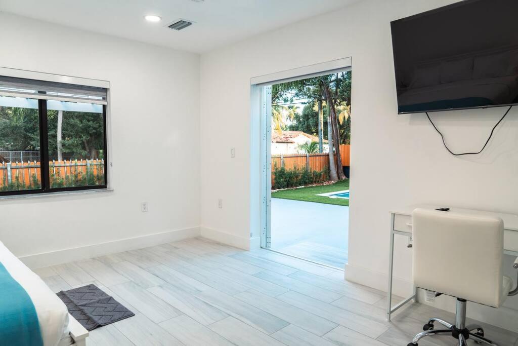 Luxury Retreat 3b ,2ba Pool , Coral Gables Center Casa de férias Miami