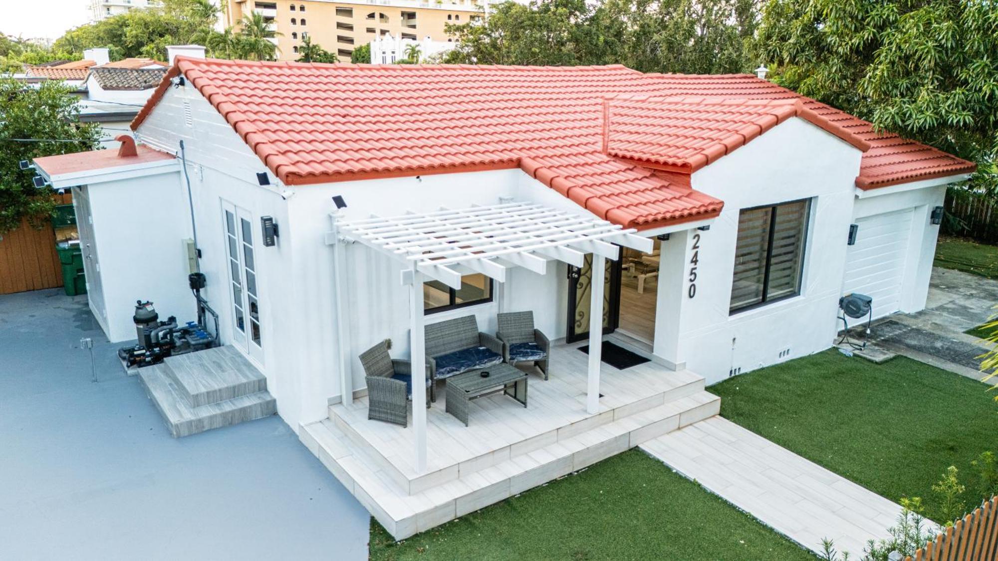 Luxury Retreat 3b ,2ba Pool , Coral Gables Center Casa de férias Miami