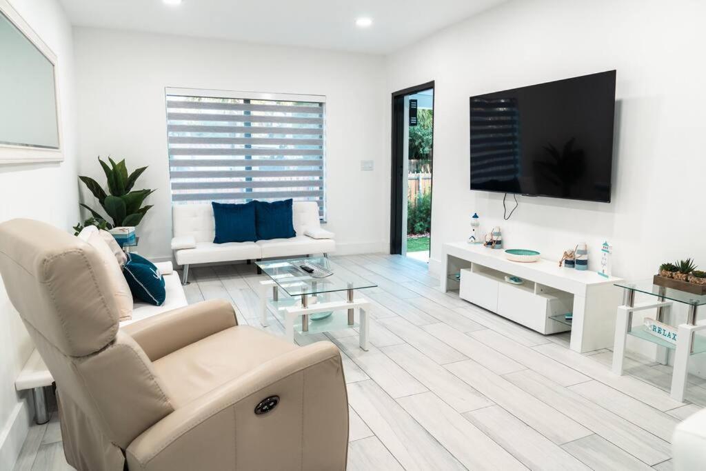 Luxury Retreat 3b ,2ba Pool , Coral Gables Center Casa de férias *