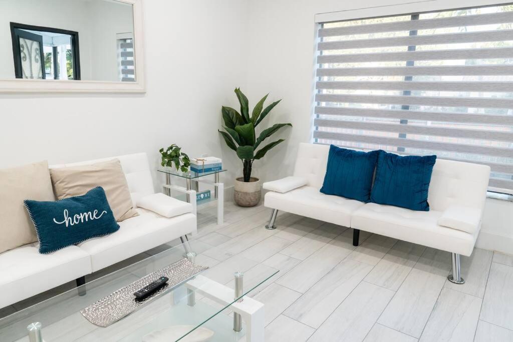 Casa de férias Luxury Retreat 3b ,2ba Pool , Coral Gables Center *
