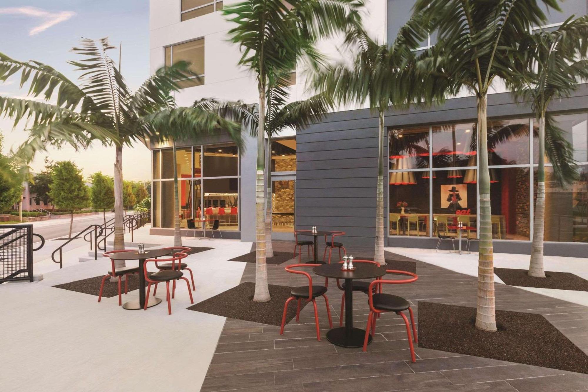 Hotel Radisson Red Airport 3*