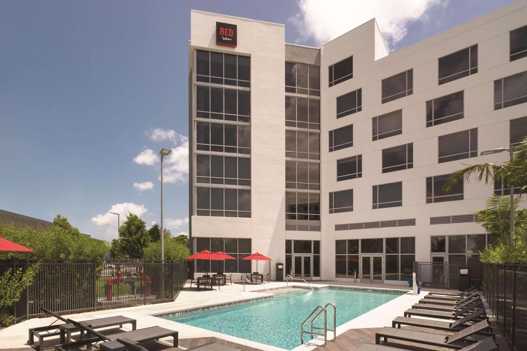 Radisson Red Airport Hotel Miami