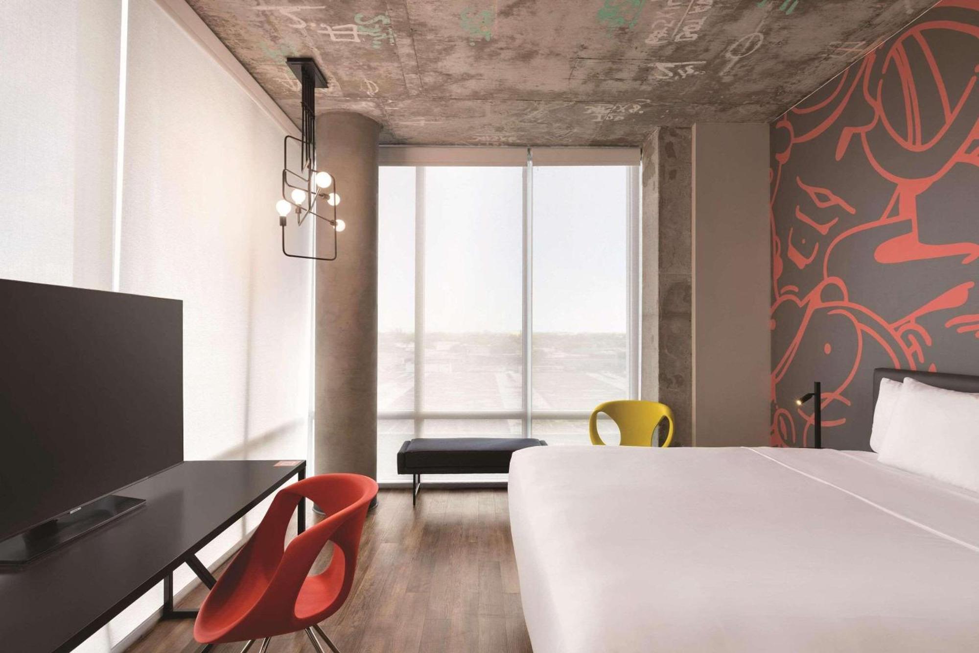 Radisson Red Airport Miami