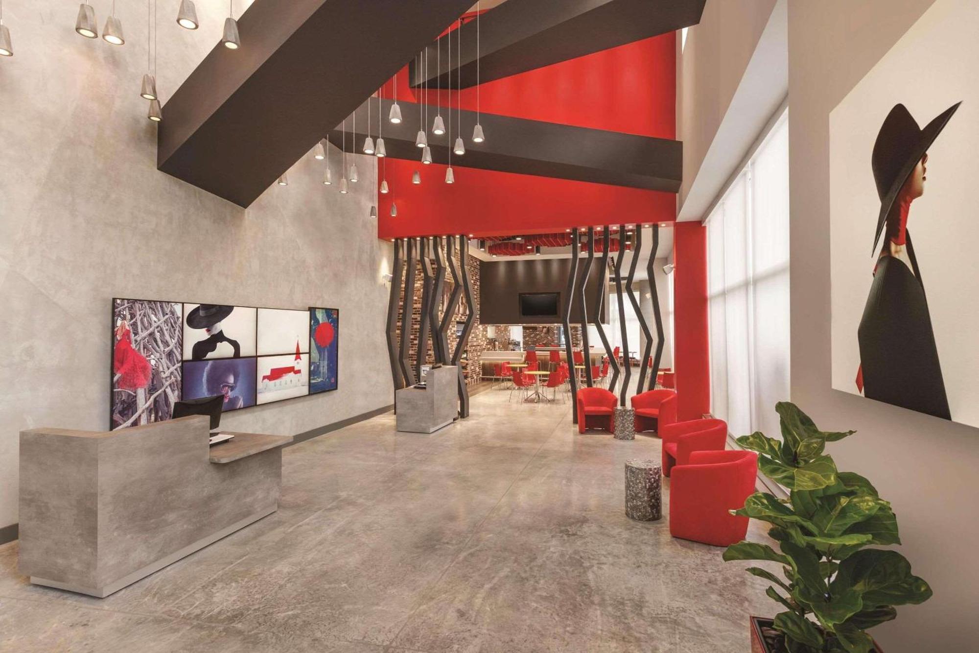 Radisson Red Airport 3*