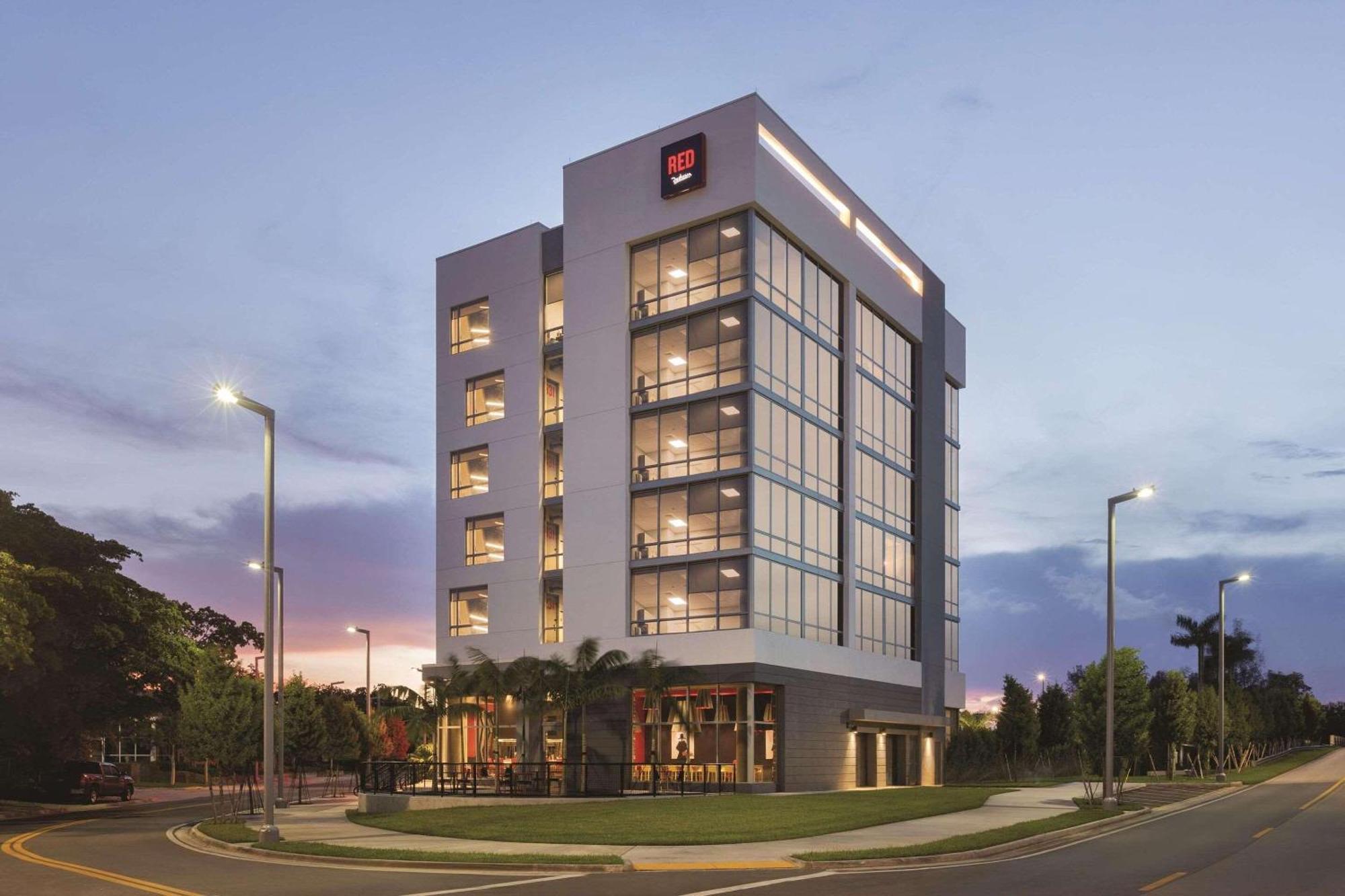 Radisson Red Airport 3* Miami