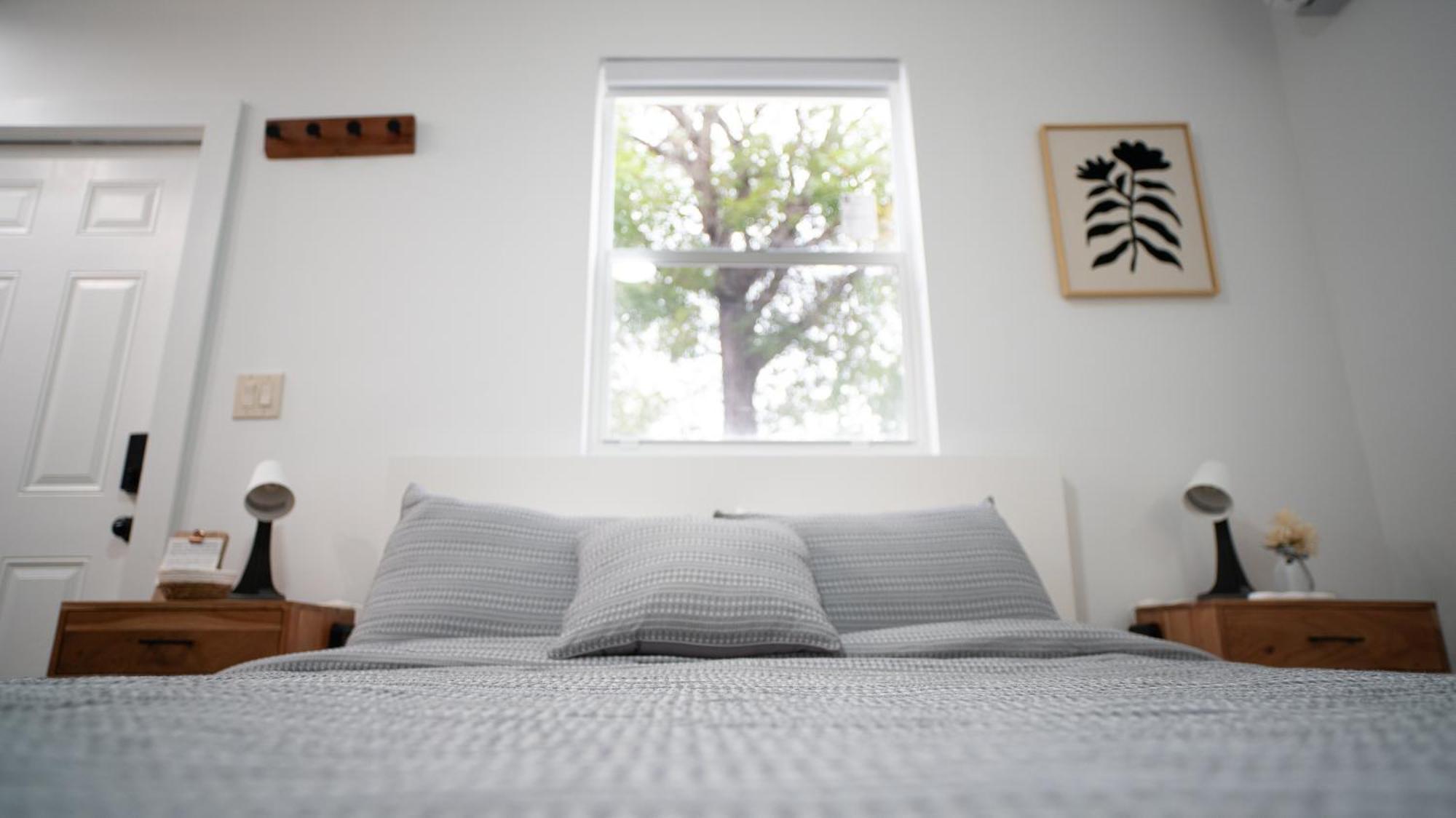 Stylish In Trendy Area Apartment