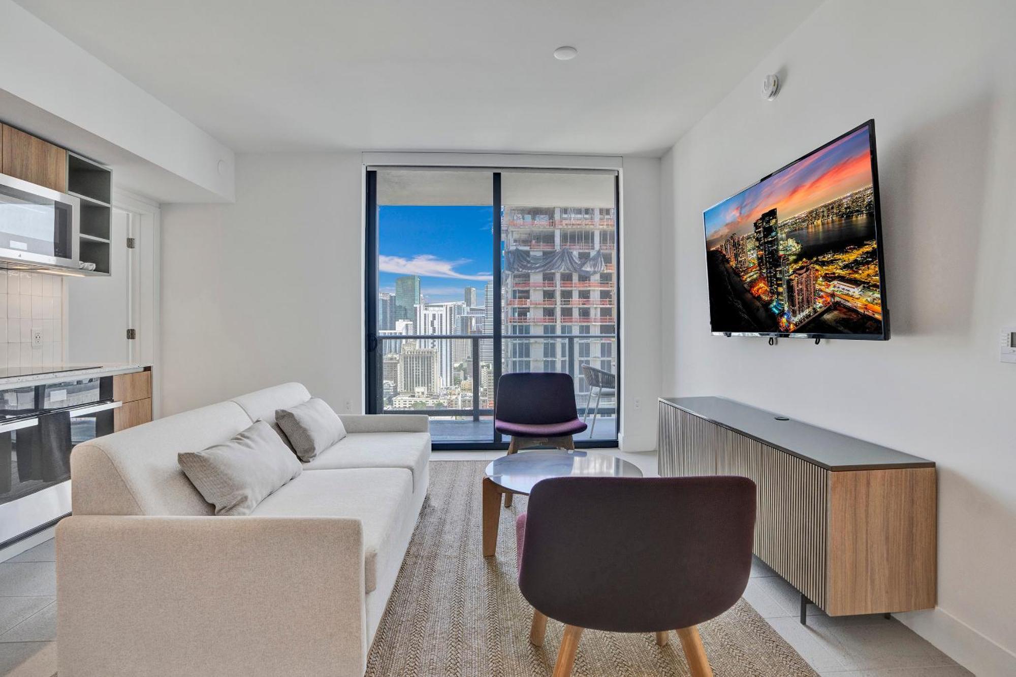 Apartamento New 2-bdrm Downtown With Bay Vista