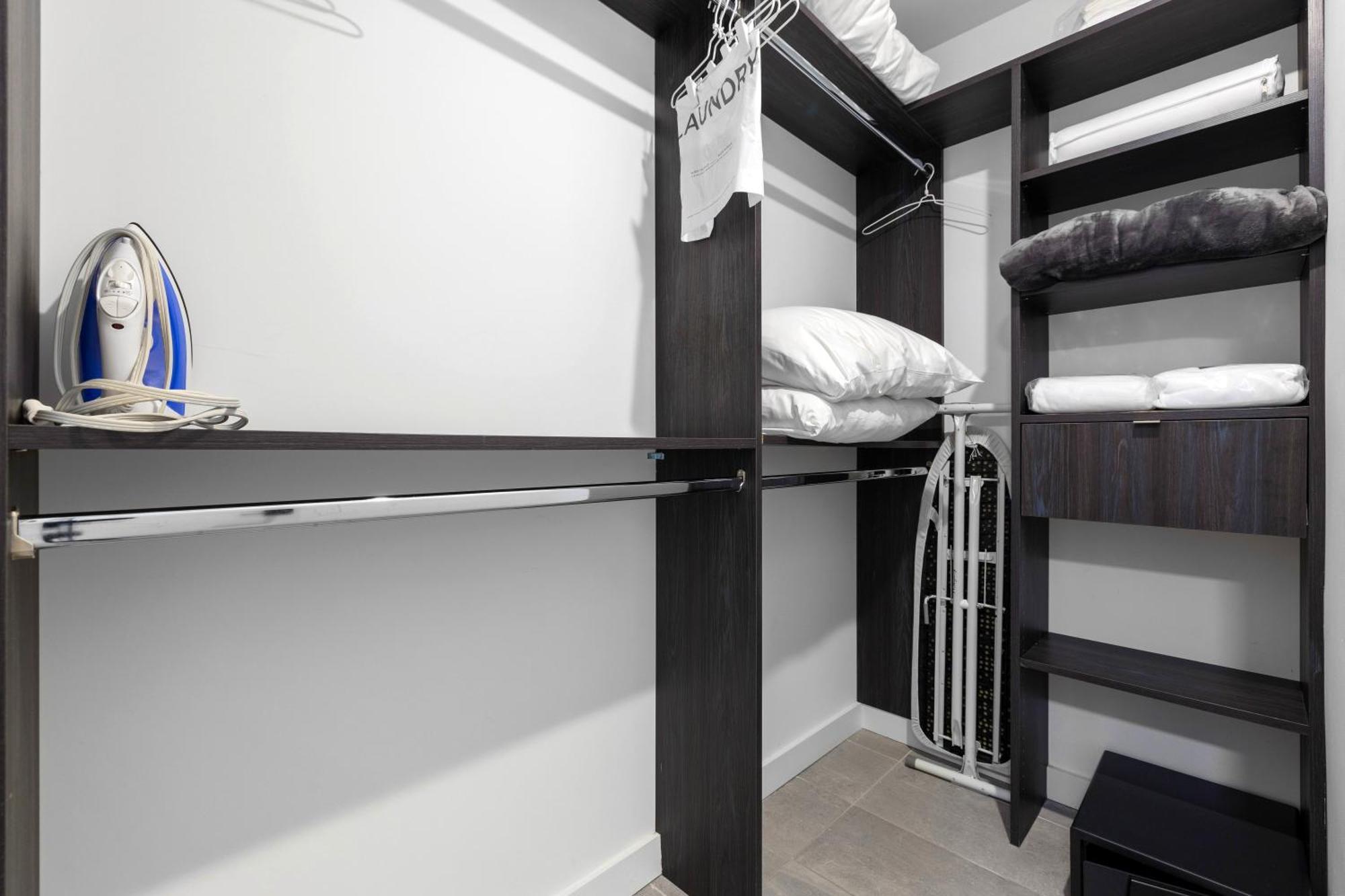 Apartment Luxury One-bedroom W Amenities! *