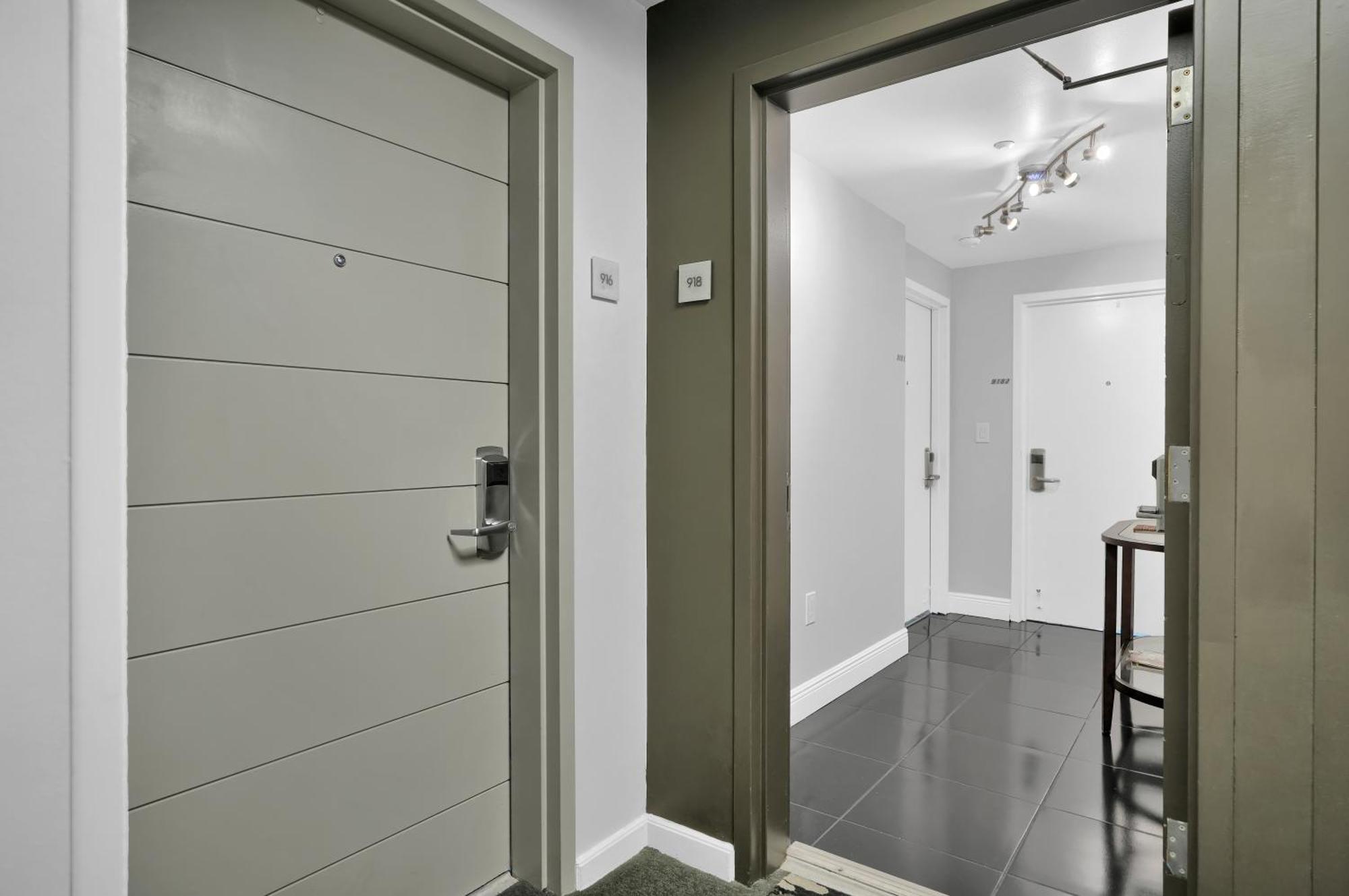 Fabulous 2 Bedroom In Heart Of Grove * Miami