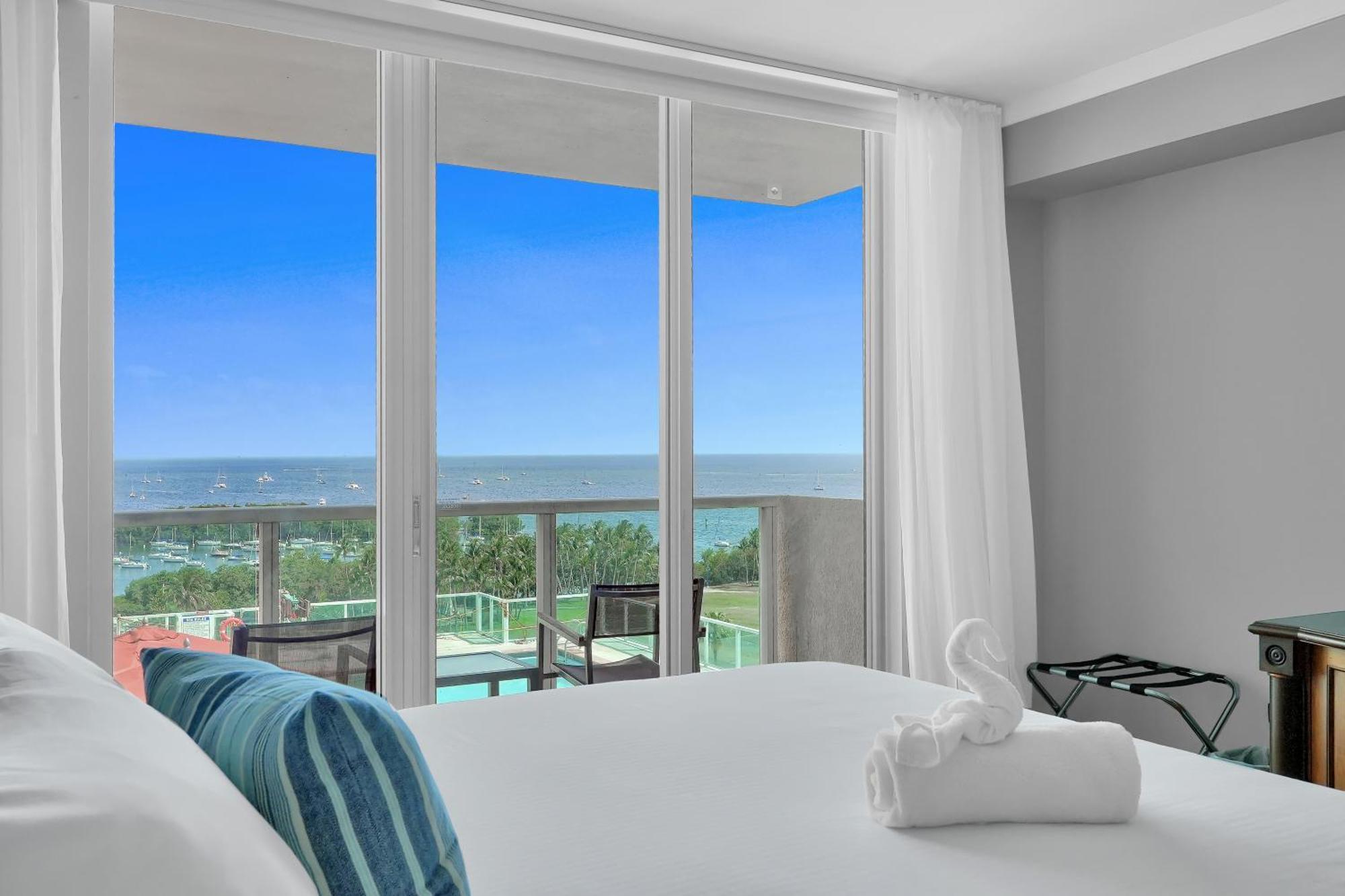 Tropical Paradise Spacious 3 Bedroom Aparthotel Miami