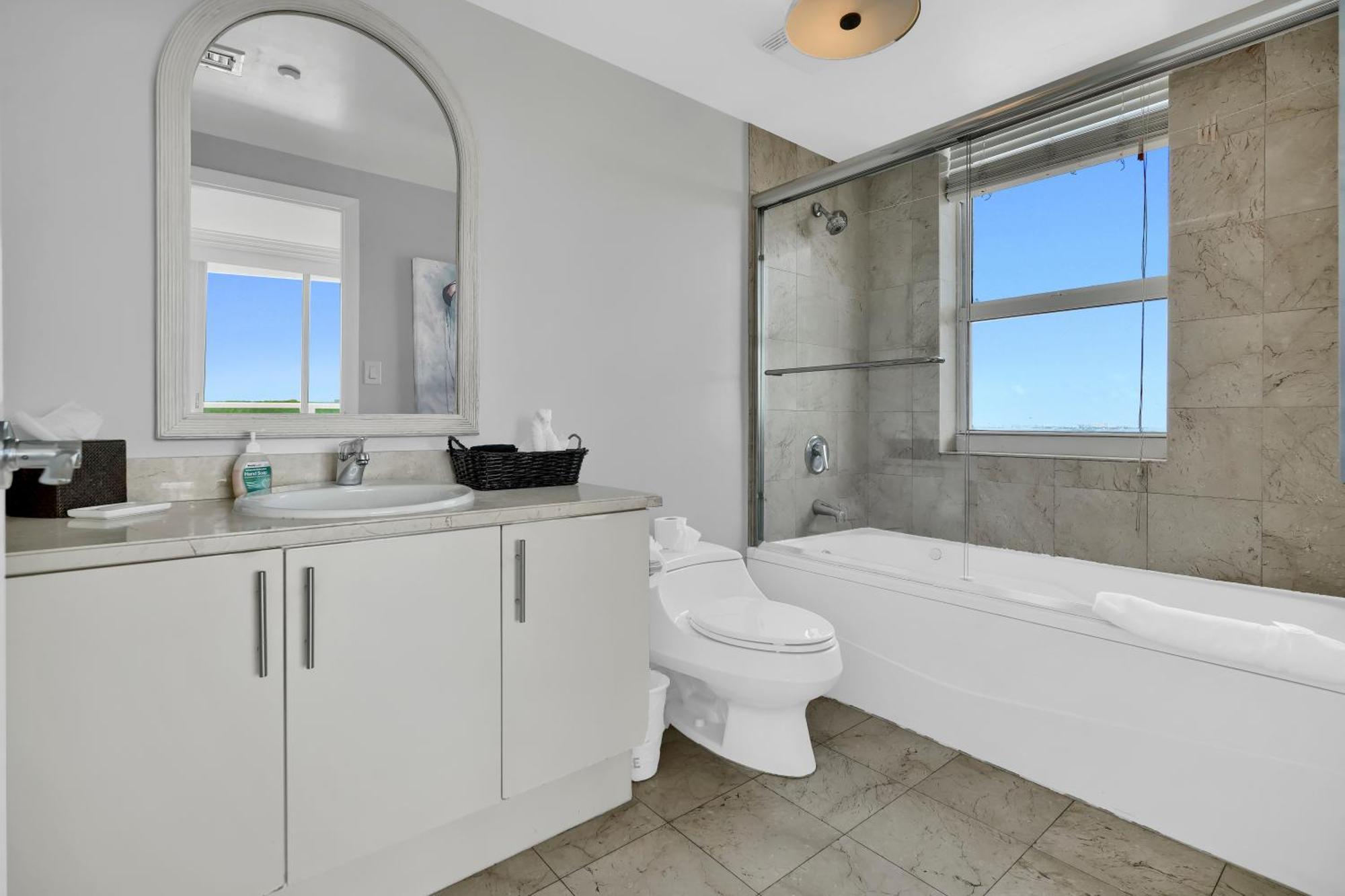 Tropical Paradise Spacious 3 Bedroom * Miami