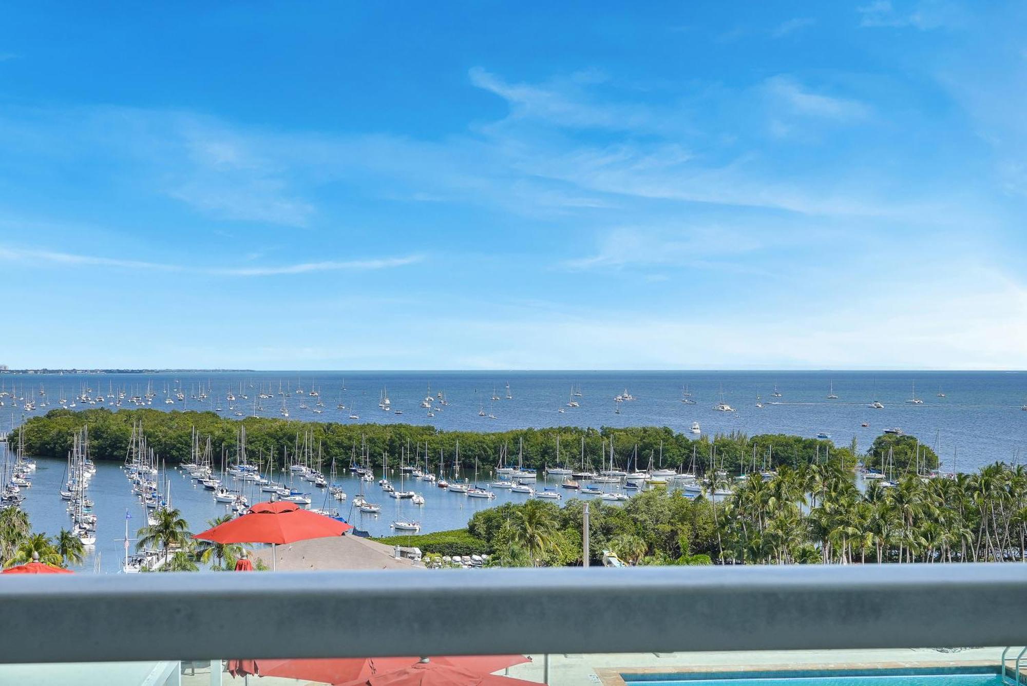 Tropical Paradise Spacious 3 Bedroom Aparthotel Miami