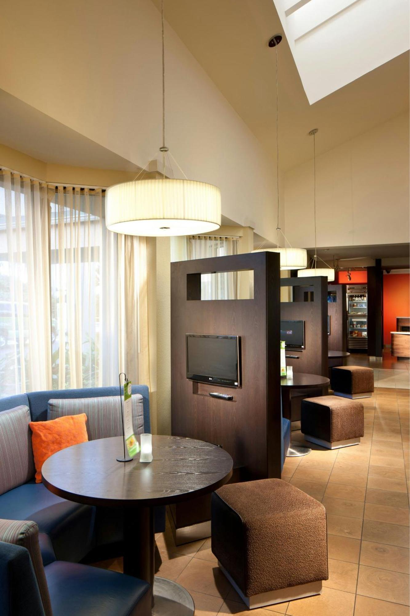 Courtyard Airport West Doral