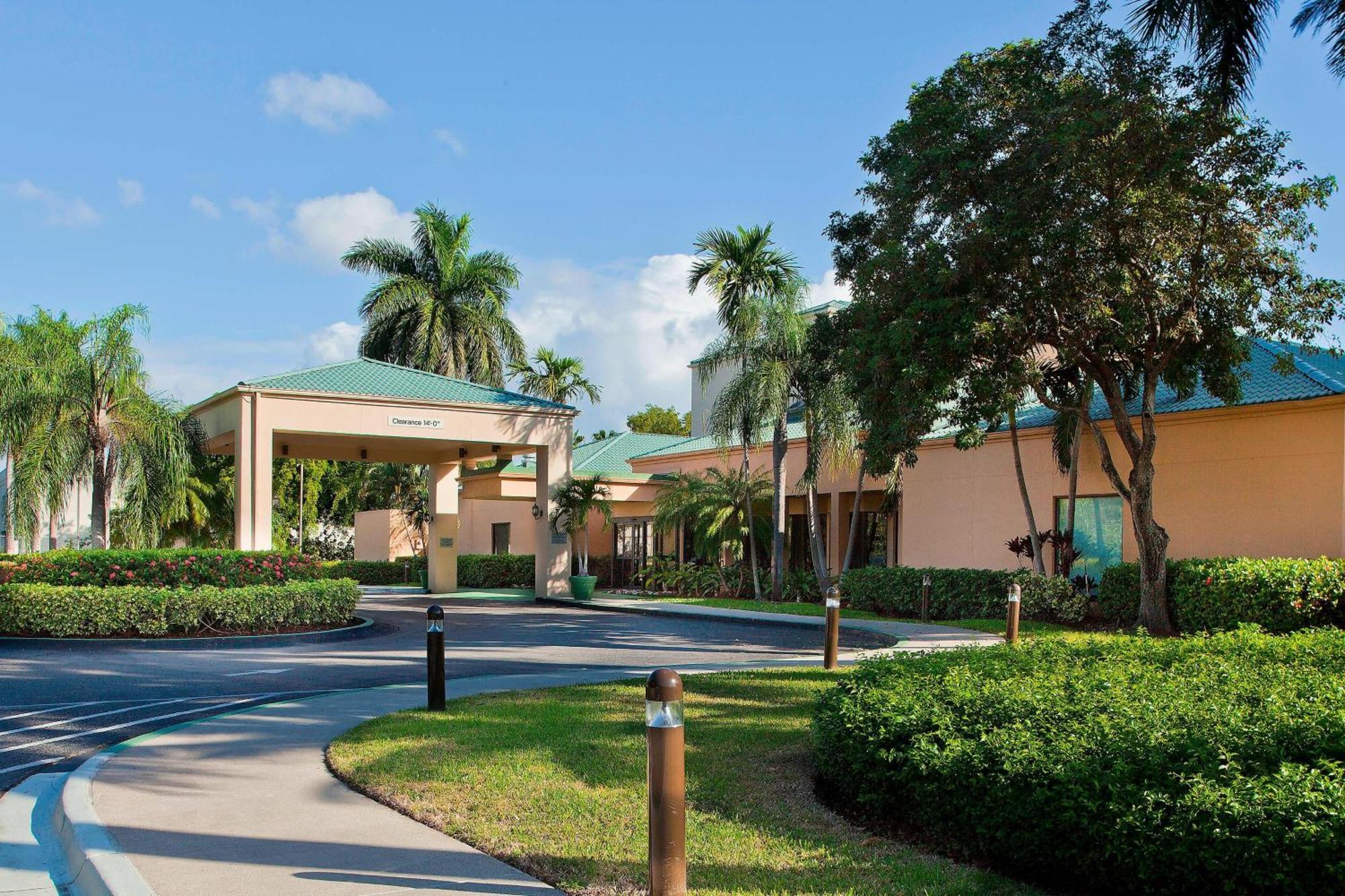 Courtyard Airport West Doral 3* Miami