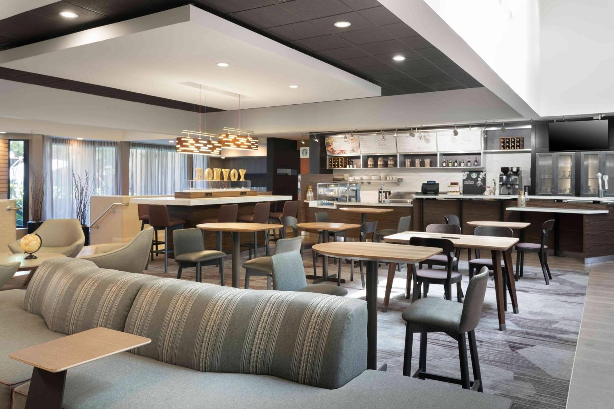 Courtyard Airport West Doral Hotel Miami