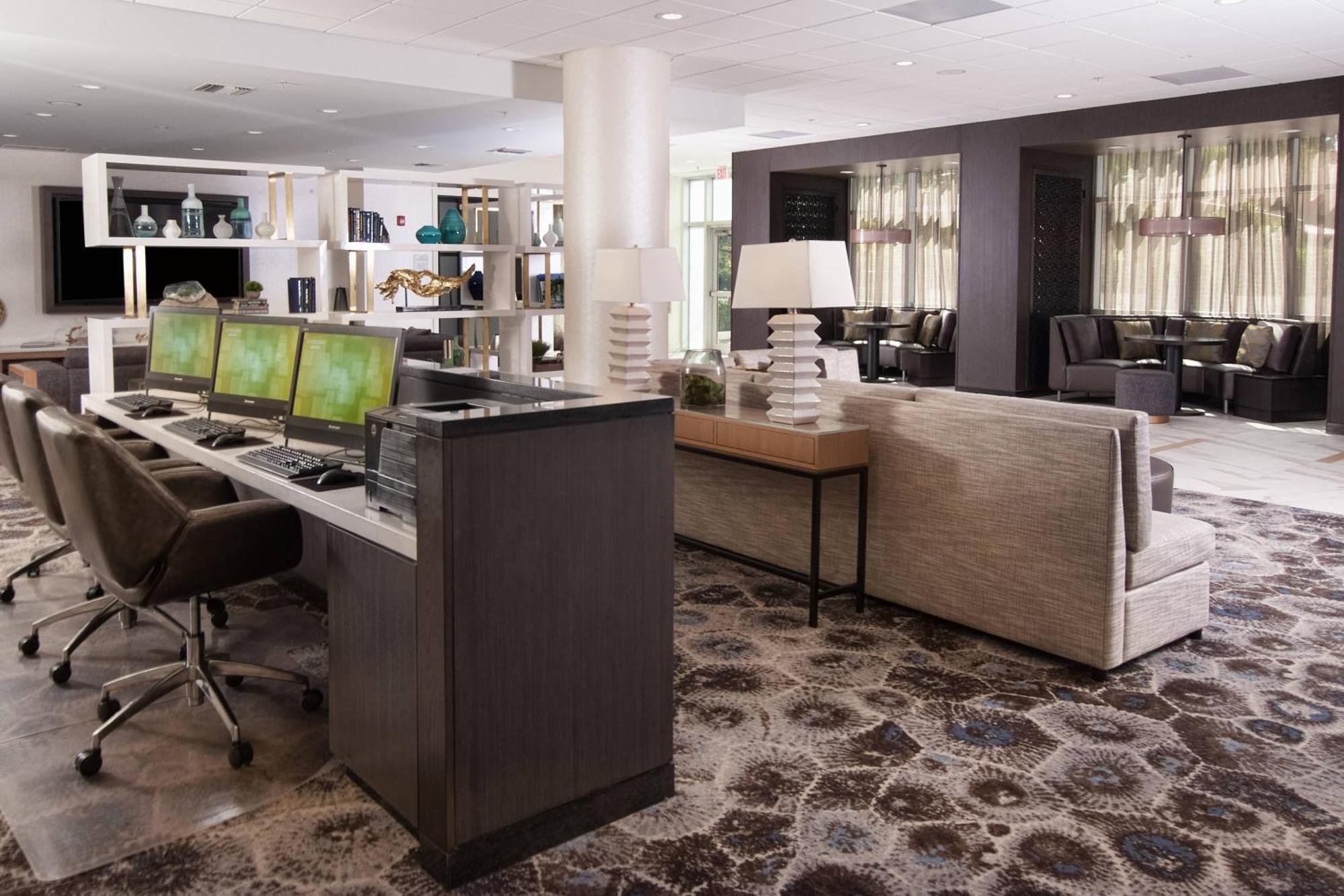 Courtyard Coral Gables 3*