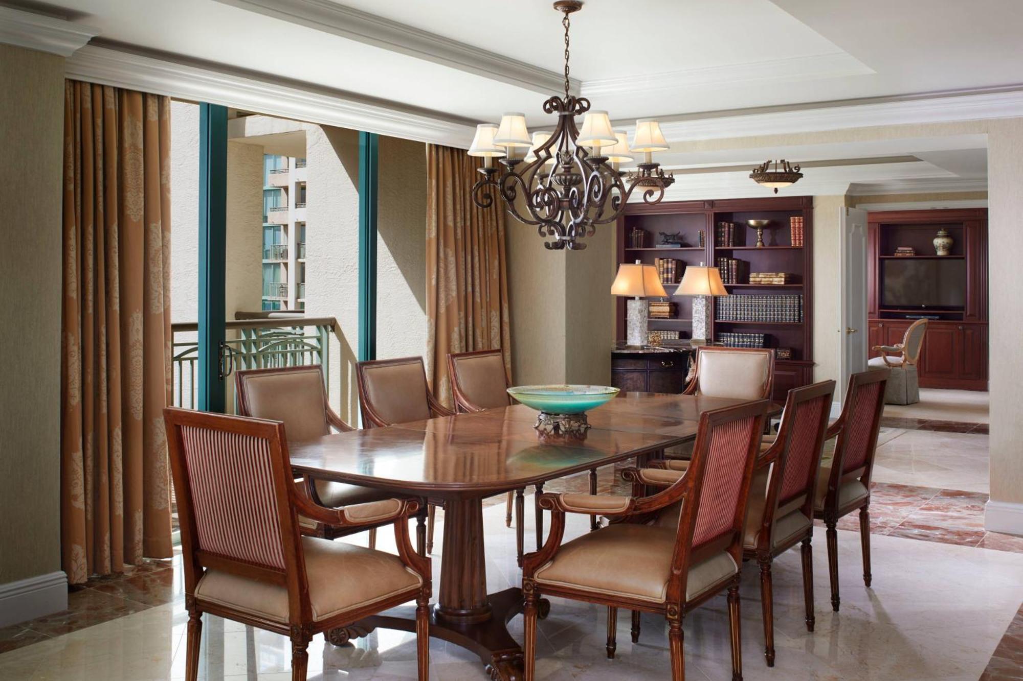 The Ritz-carlton Coconut Grove, Hotel 5*