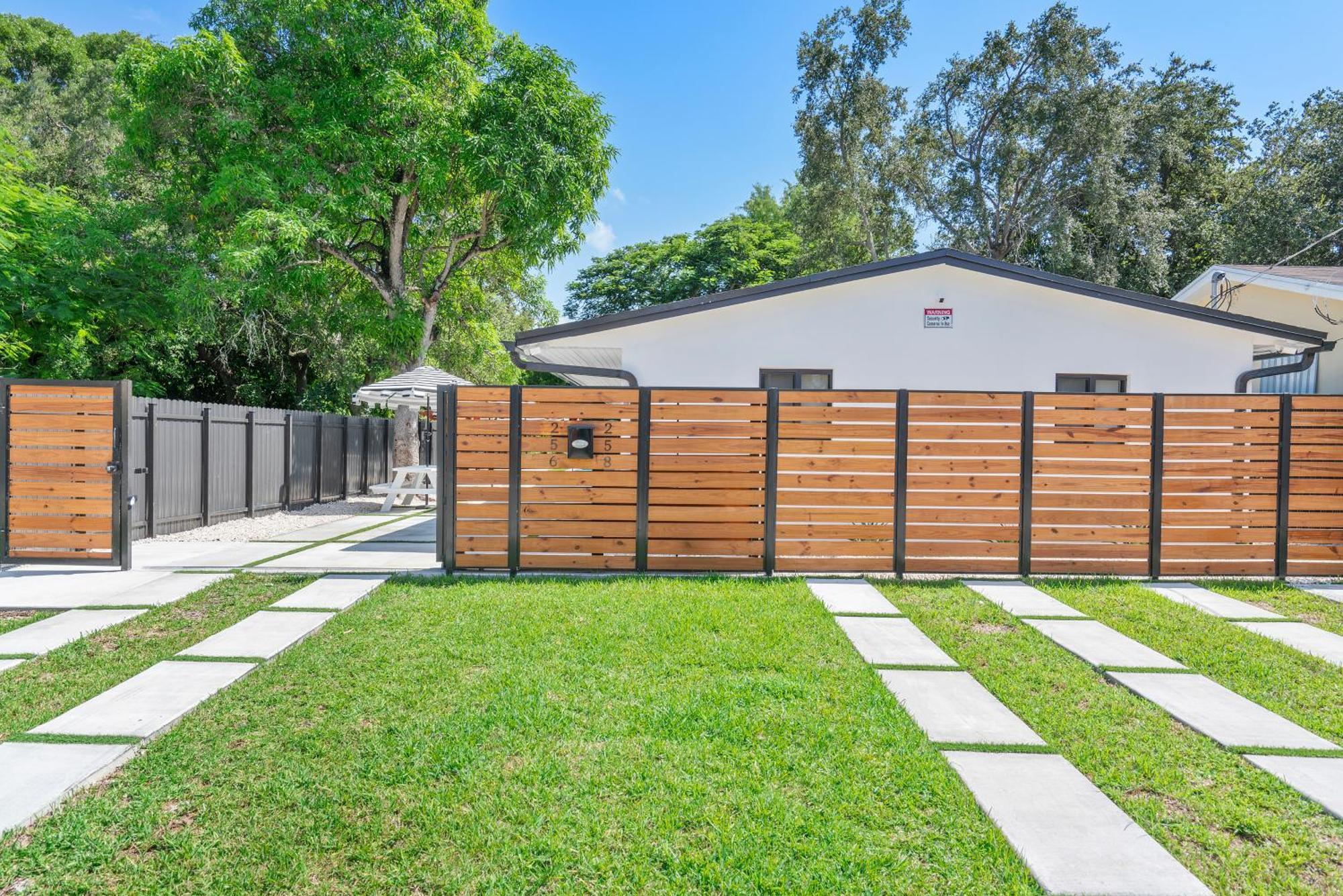 Heart Of Wd Pool & Close To Beach Apartment