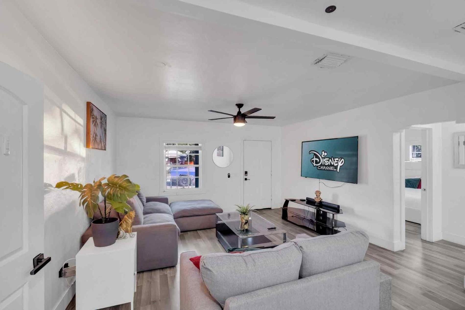 Happy House Miami! Same Name Everywhere - 3 Bedroom House - 1 King - 3 Queens *