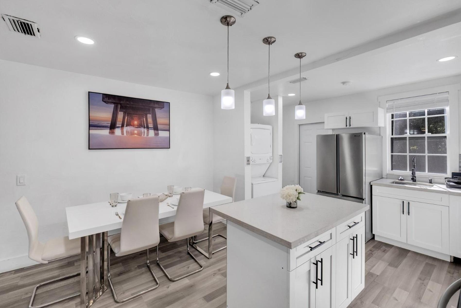 Happy House Miami! Same Name Everywhere - 3 Bedroom House - 1 King - 3 Queens Miami
