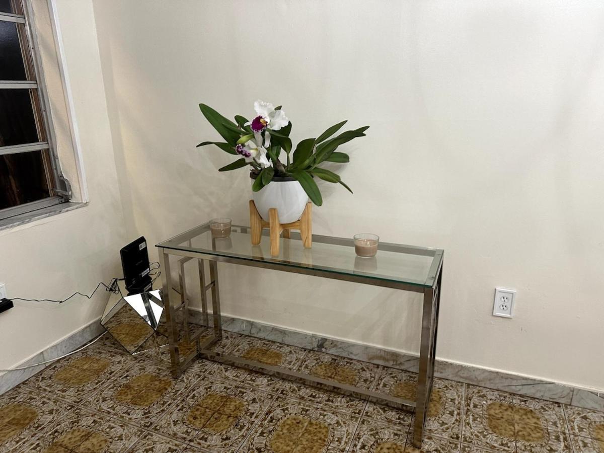 Bed3 Queen Quarter Femaleonly Shared Bed Miami