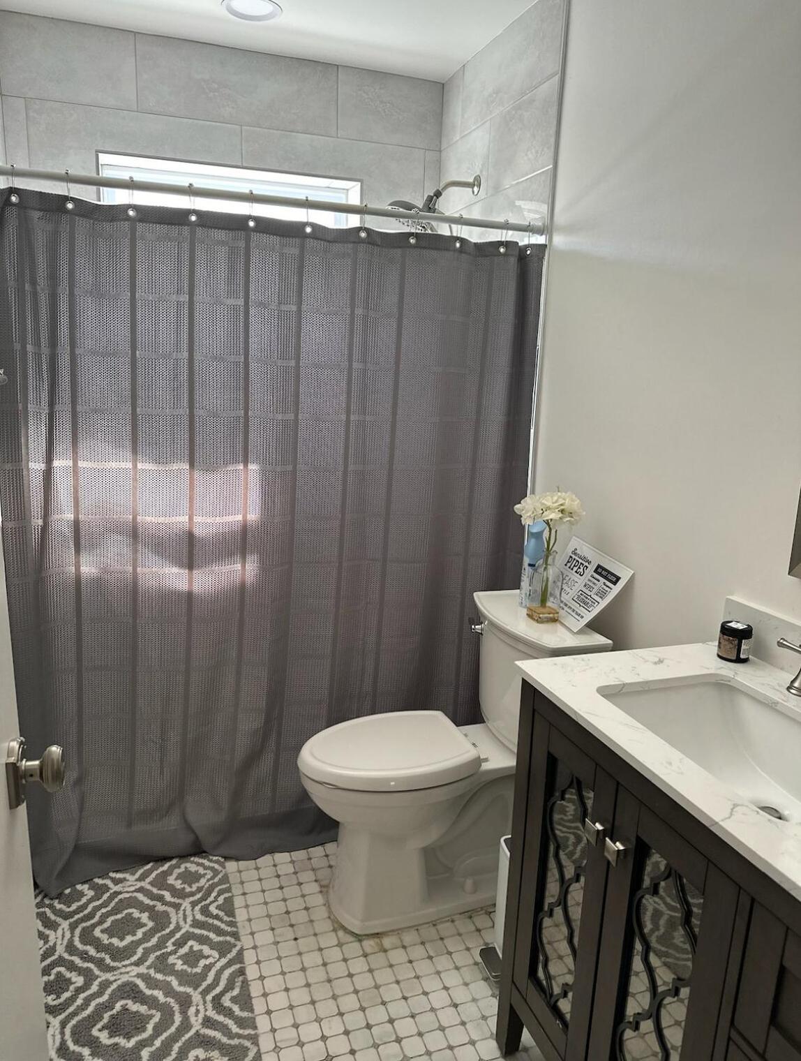 Bed3 Queen Quarter Femaleonly Shared Bed * Miami