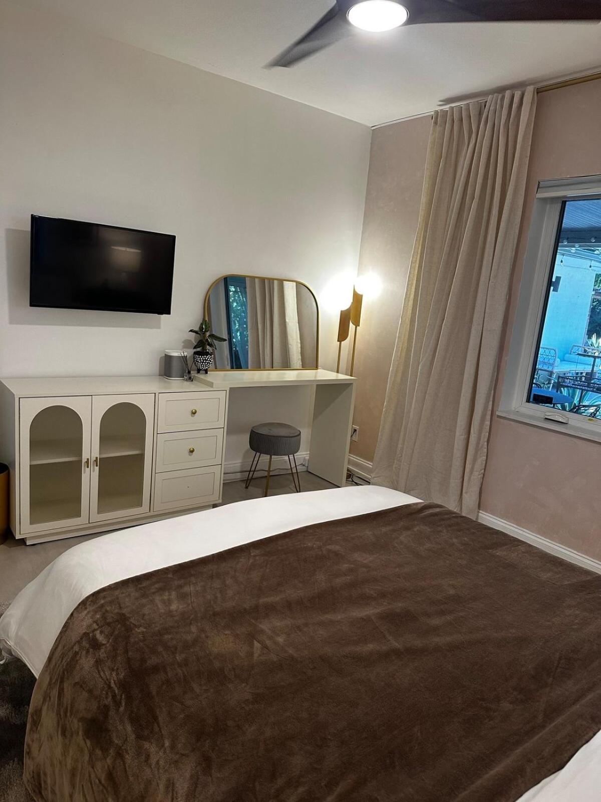 Casa de férias 10 Min From Wynwood, Tropical Oasis W Heated Pool Miami