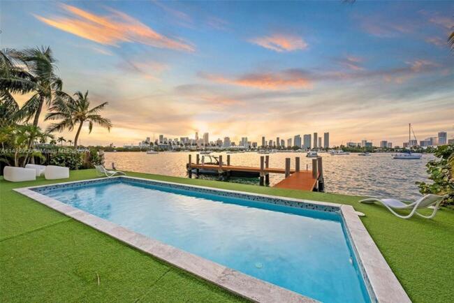 Waterfront Paradise 4 Bd Breeze With Pool