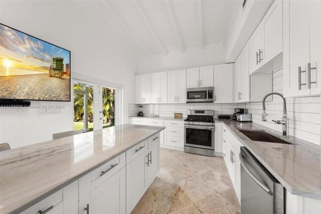 Waterfront Paradise 4 Bd Breeze With Pool Villa