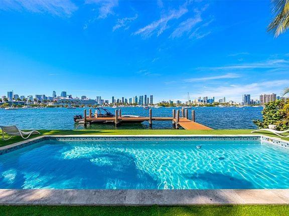 Waterfront Paradise 4 Bd Breeze With Pool Miami