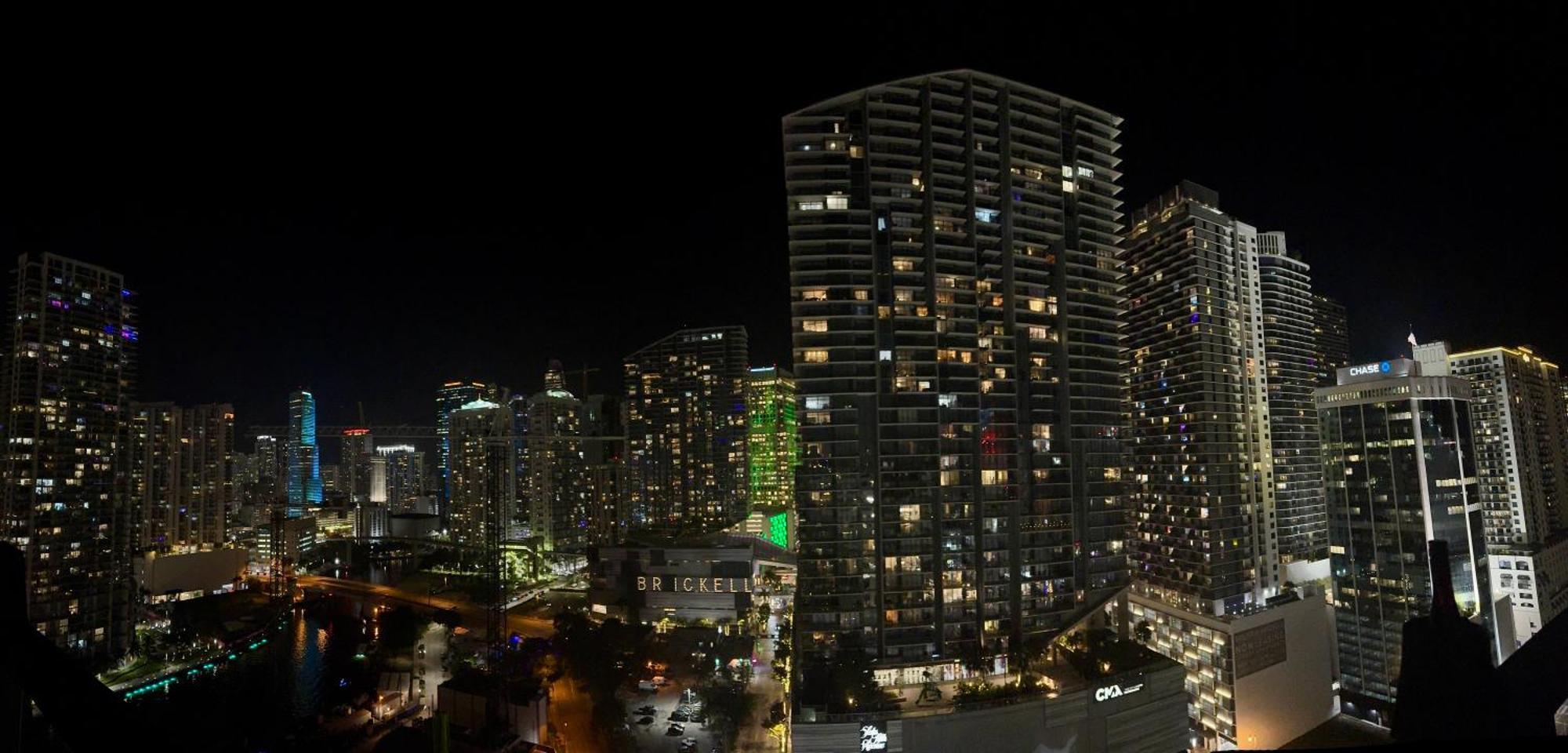 Brickell Unit, Amazing View, Balcony, Pool, 1 Free Parking Apartment