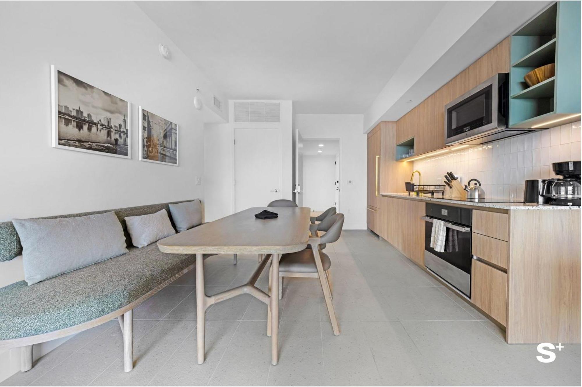 Apartment Luxury Downtown 2 Bedroom With Skyline Panorama