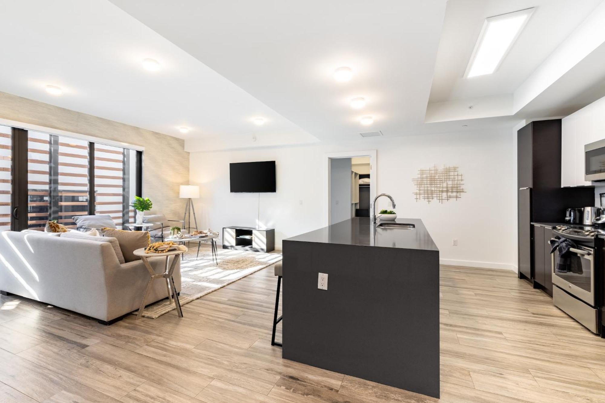 Apartment Stylish 2br Retreat, With Rooftop Lounge *
