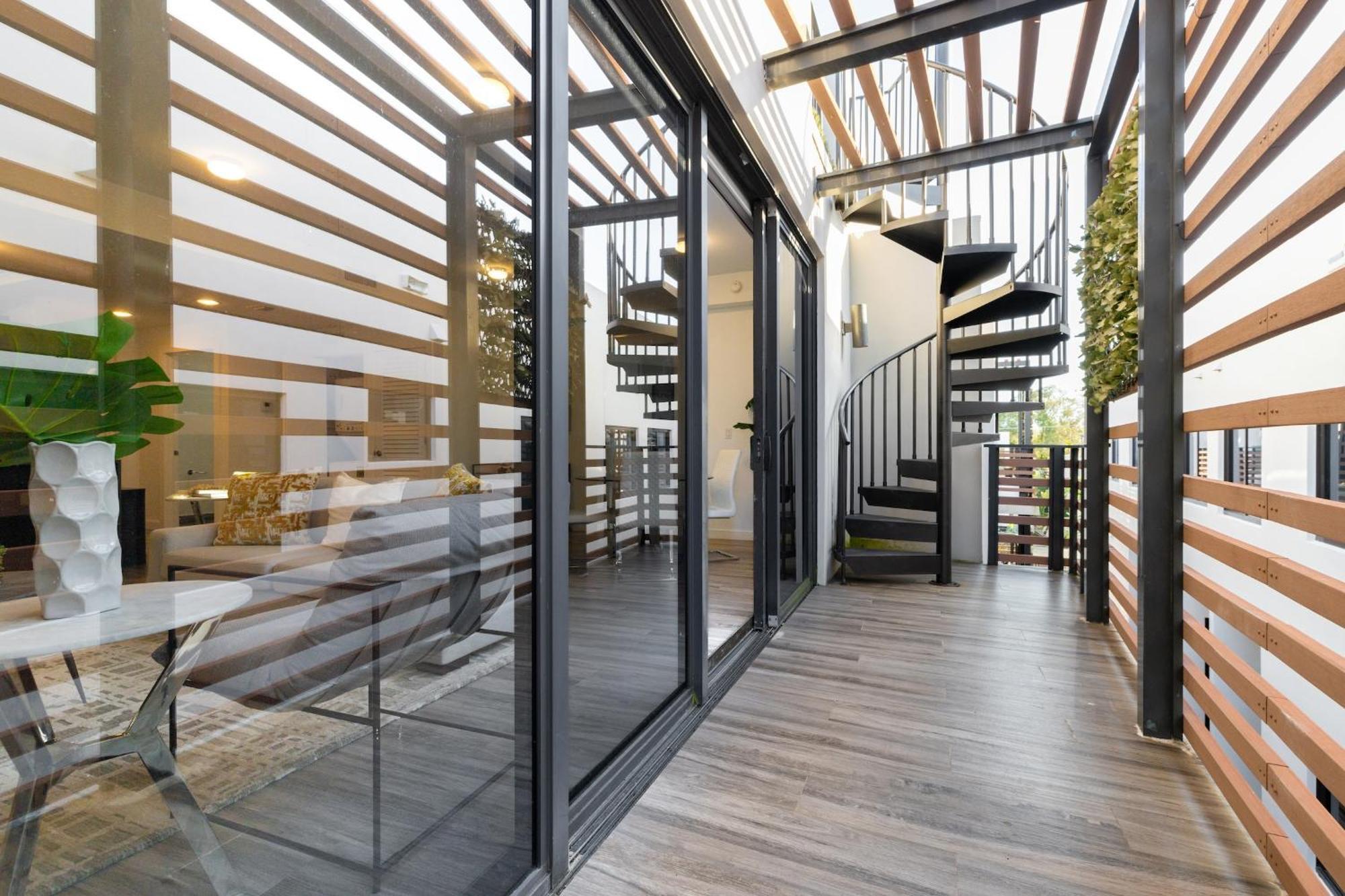 Stylish 2br Retreat, With Rooftop Lounge