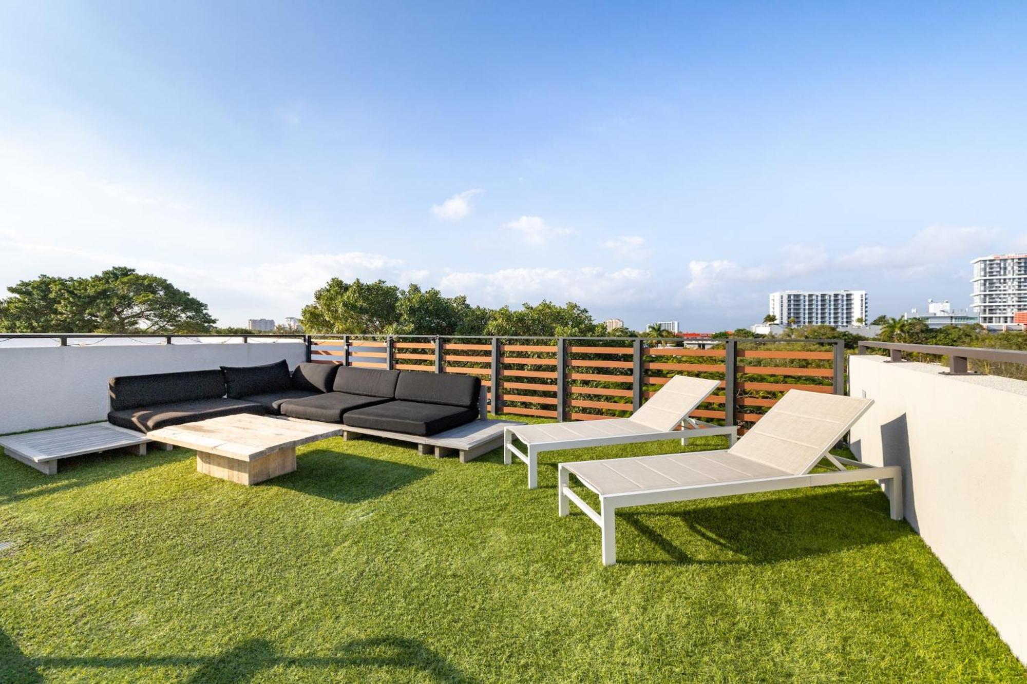 Stylish 2br Retreat, With Rooftop Lounge * Miami