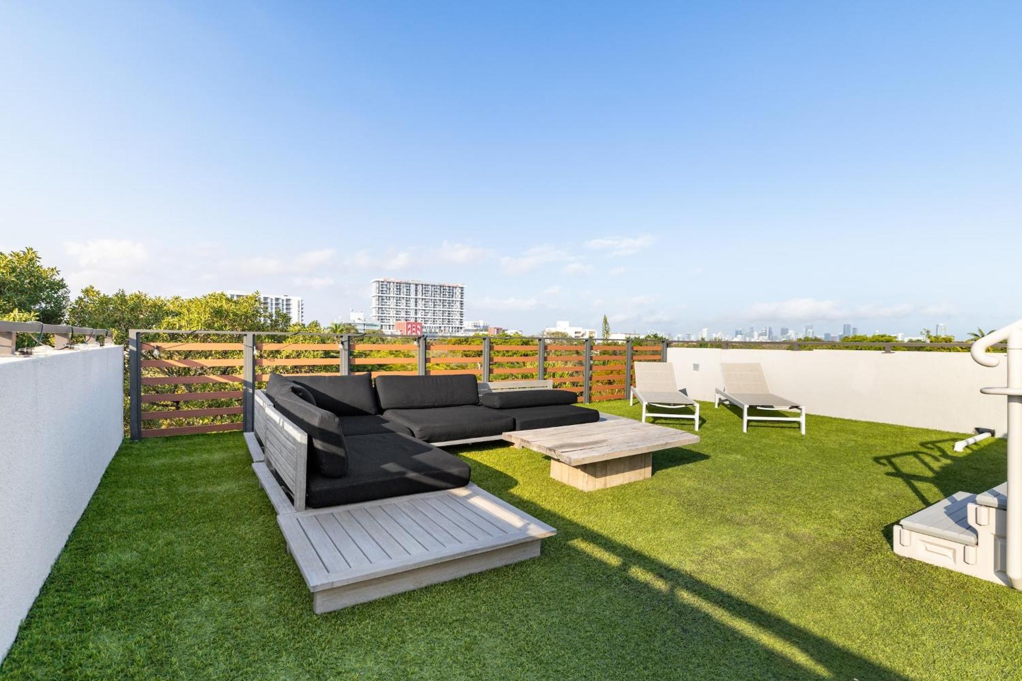 Stylish 2br Retreat, With Rooftop Lounge Miami