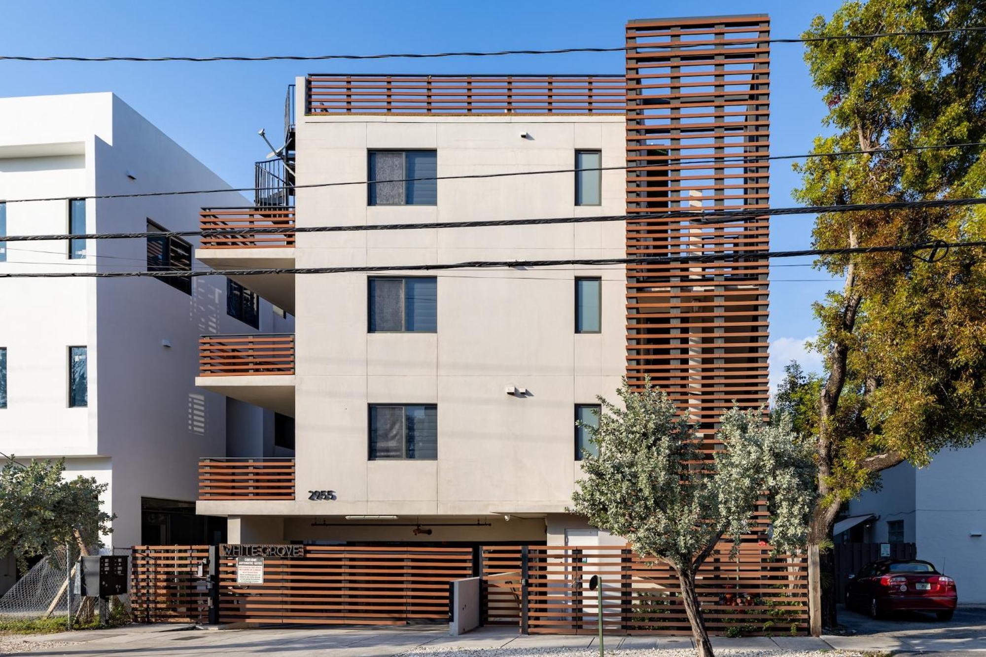 Apartment Stylish 2br Retreat, With Rooftop Lounge