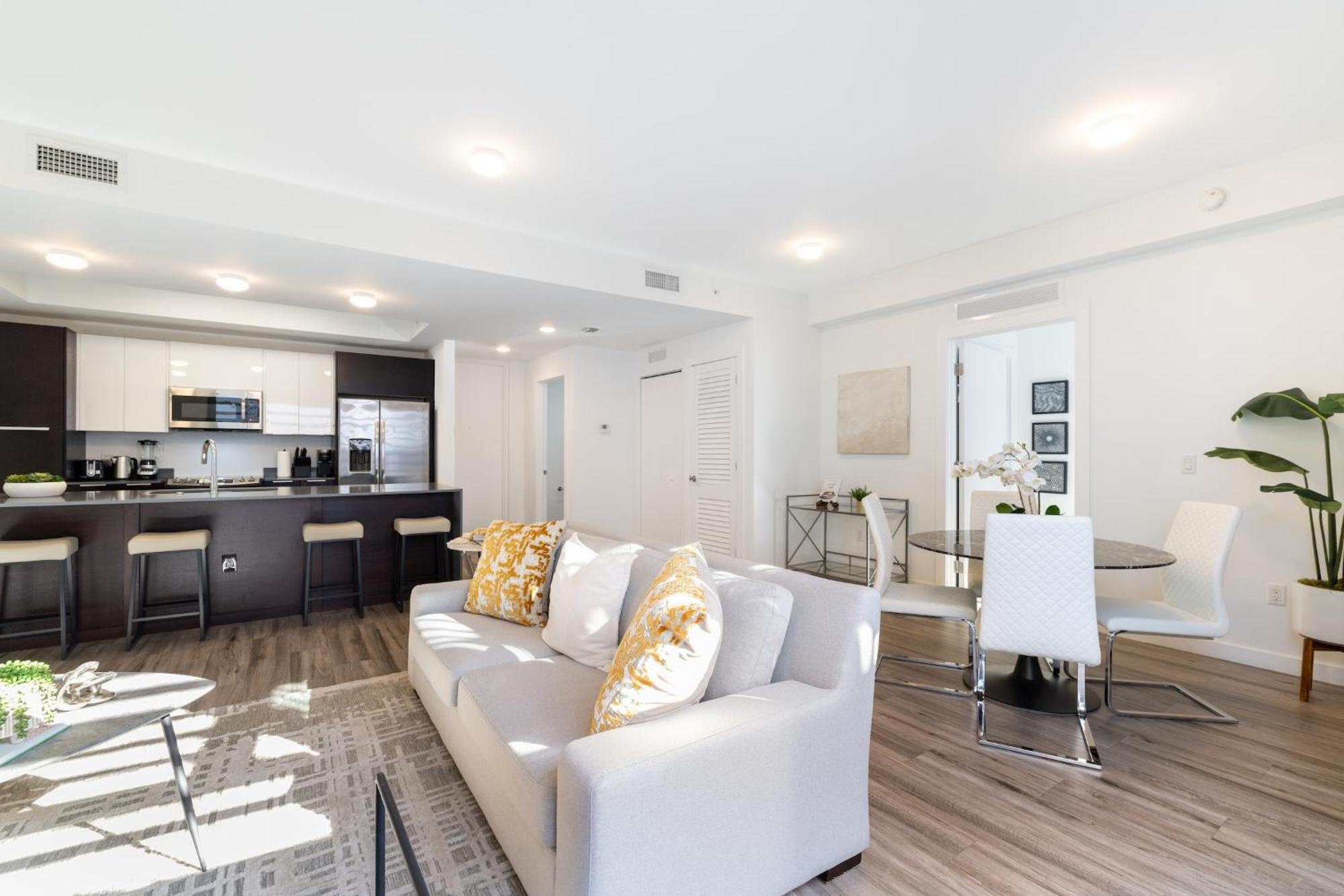 Stylish 2br Retreat, With Rooftop Lounge *