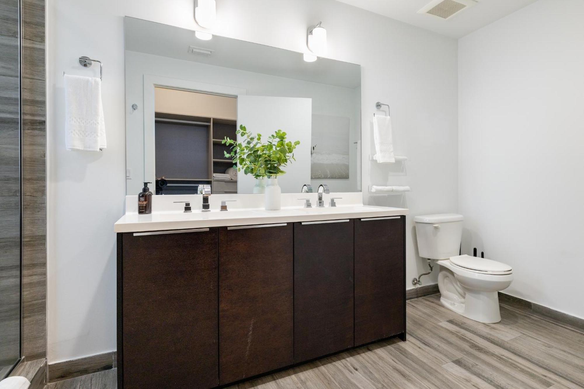 Stylish 2br Retreat, With Rooftop Lounge Miami