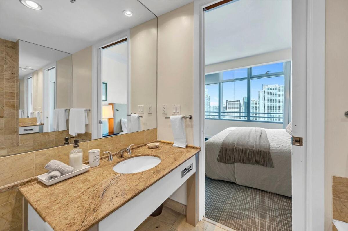 Spacious Corner At Aka With Bay View In Ideal Location Free Parking Apartamento Miami