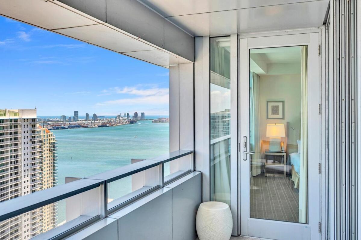 Spacious Corner At Aka With Bay View In Ideal Location Free Parking Apartamento Miami
