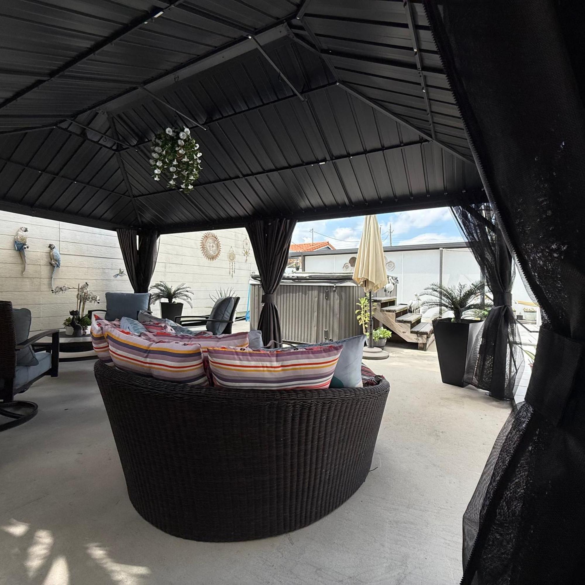 Tiny Place W Private Hot Jacuzzi 7 Min To International Airport Acomodação com café da manhã  *