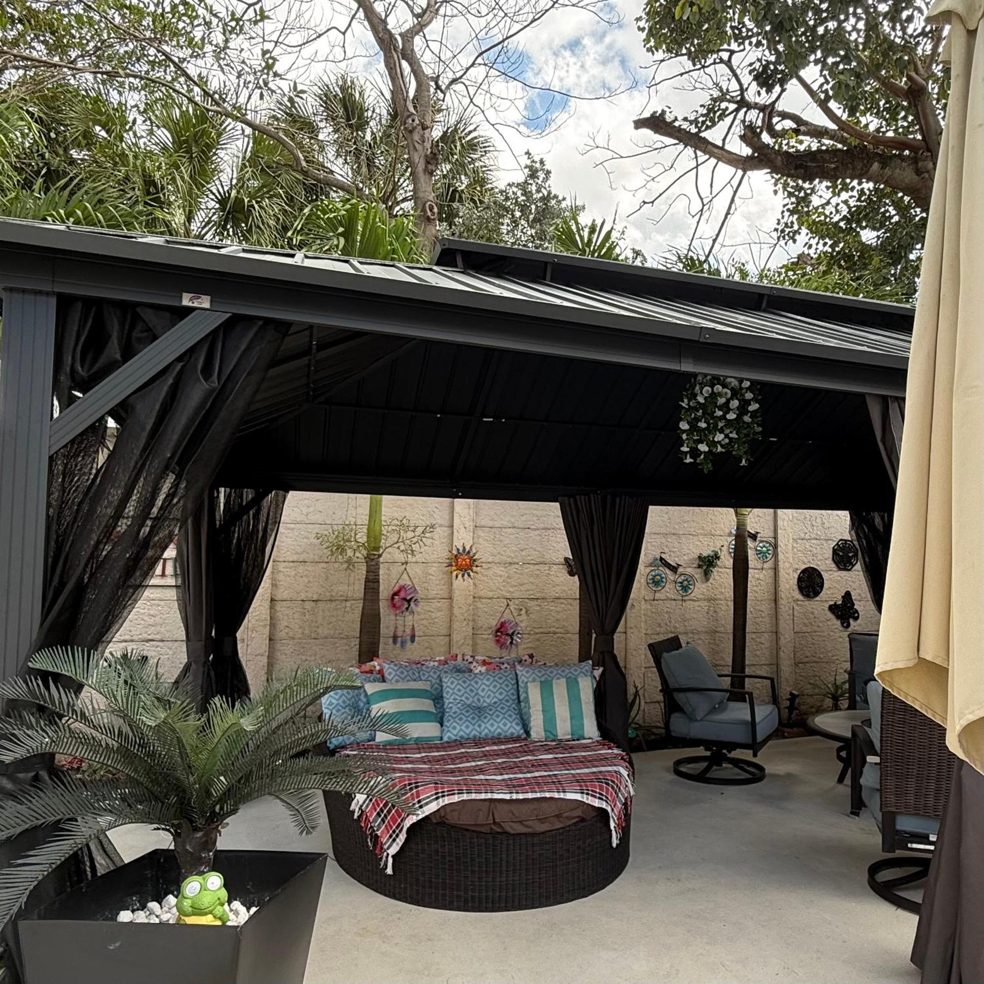 Tiny Place W Private Hot Jacuzzi 7 Min To International Airport Acomodação com café da manhã 