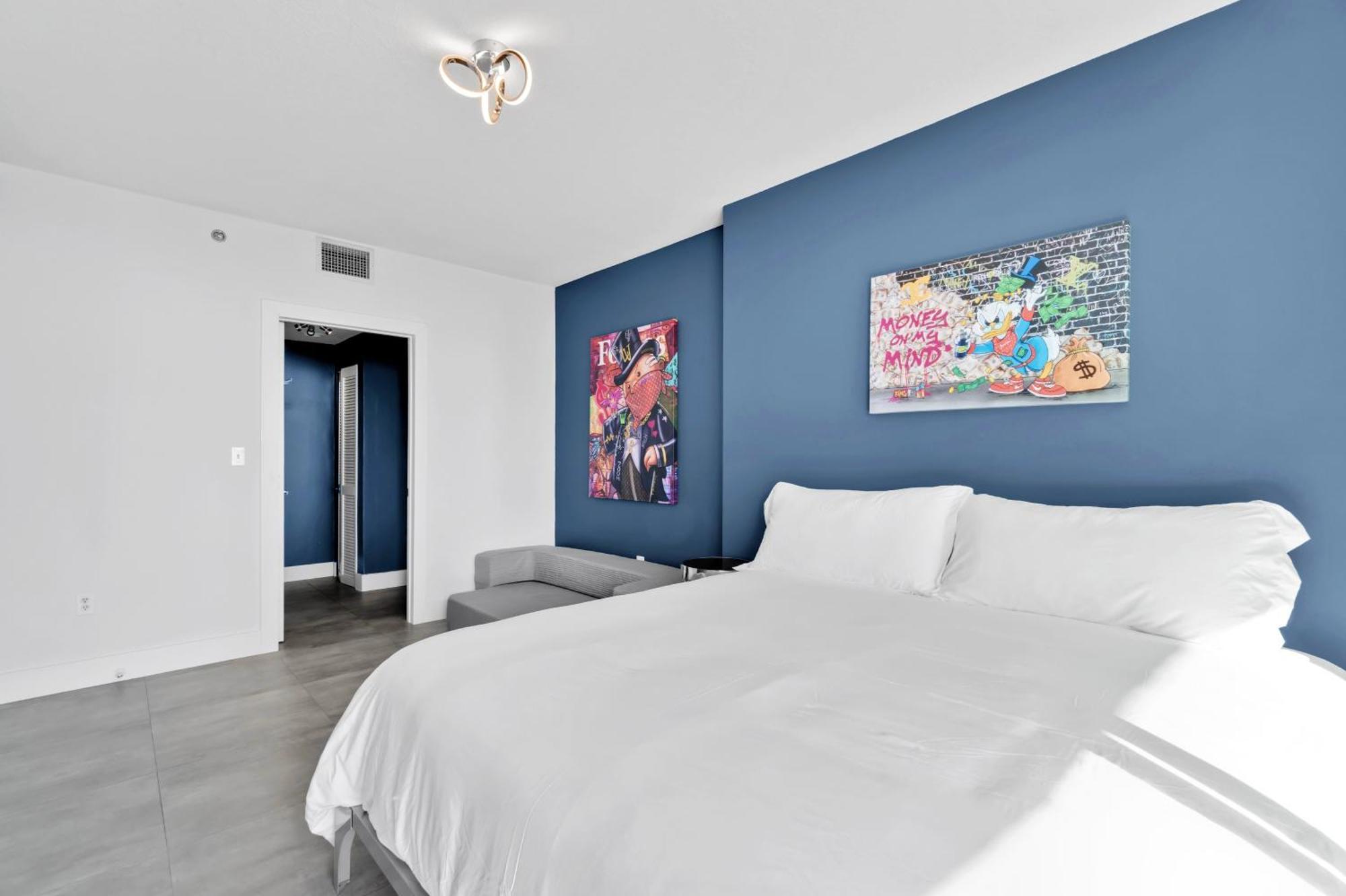 High-end In Glamorous Brickell Apartment *